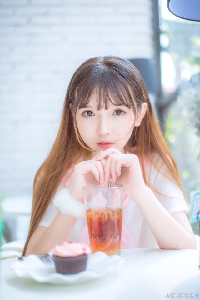 让珊瑚远离惊涛骇浪的侵蚀吗?那无异是将它们的美丽葬送。